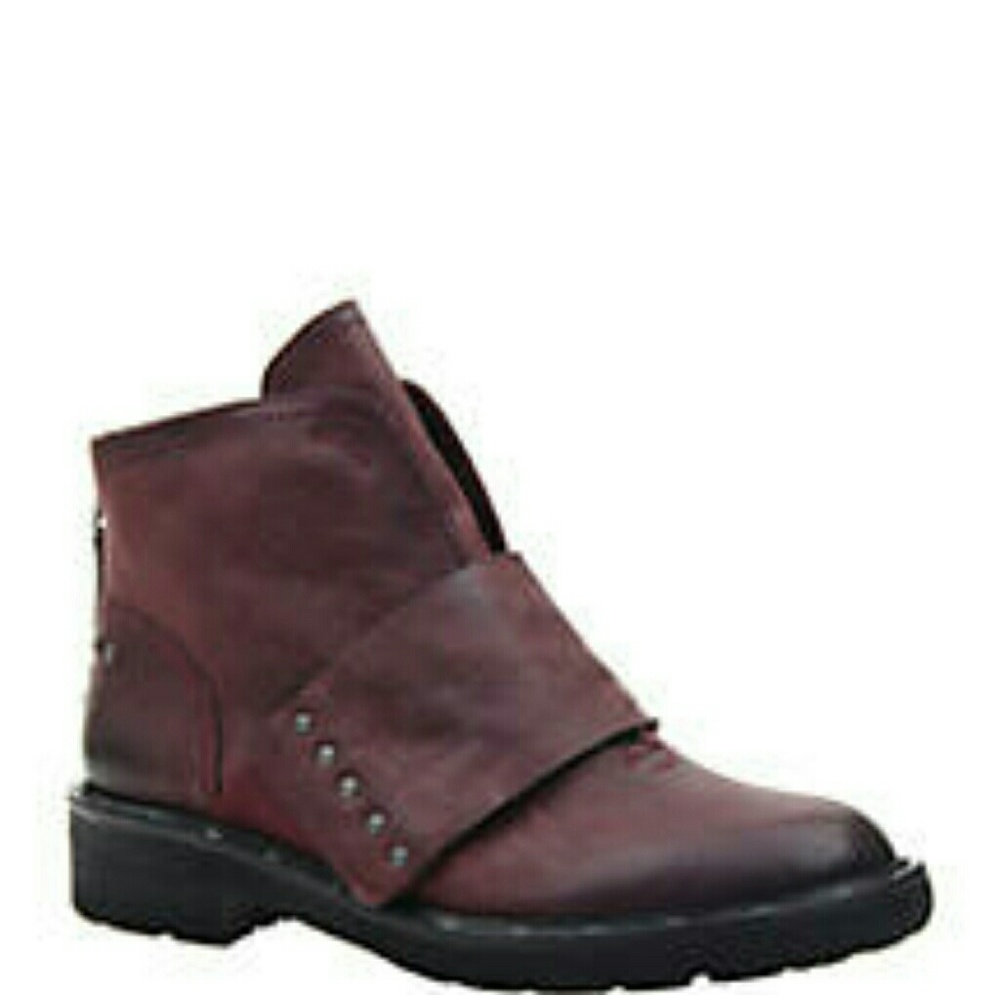 *price drop* Low-top Moto Boots by OTBT (Eggplant)